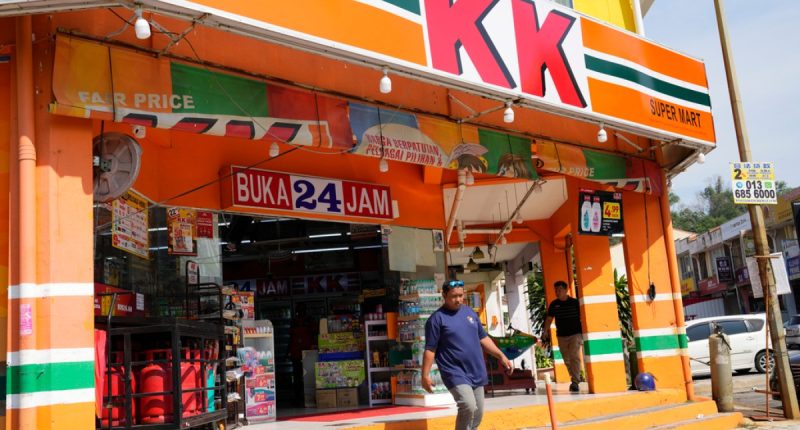 Malaysia store attacked over ‘Allah’ socks | Religion News