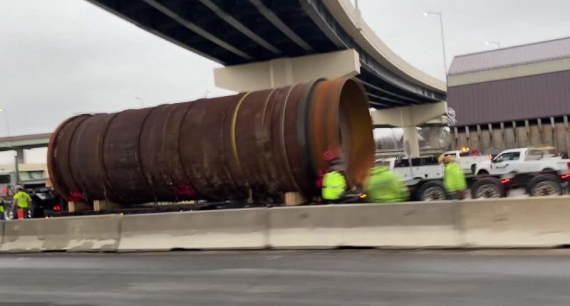 I-95 North in Philadelphia closes after truck hits overhead bridge