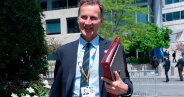 Jeremy Hunt targets further 2p cut in national insurance