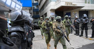 Mexico withdraws diplomats from its embassy in Ecuador after raid | Police News