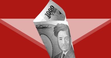 Yen plunges past ¥160 per dollar amid volatile trading on national holiday