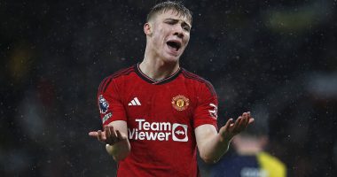 Dwight Yorke thinks Rasmus Hojlund is an easy opponent and not as good as Man United's top strikers. What rating does he give Hojlund's season?