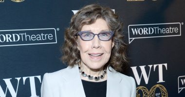 Lily Tomlin Reacts to Jennifer Aniston's '9 to 5' Reimagining