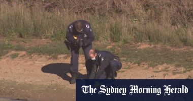 Phone found in search for Ballarat mother, divers enter dam on Buninyong-Mt Mercer Road