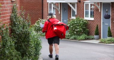 UK postal workers’ union issues strike warning to Daniel Křetínský