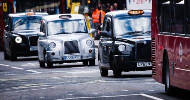 Uber faces £250mn lawsuit from London’s black-cab drivers