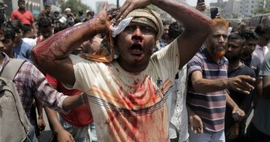 Bangladesh student protests over jobs escalate, telecoms disrupted | Protests News