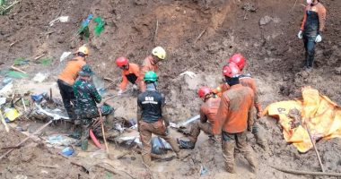 Deadly landslide hits illegal gold mine in Indonesia | Environment News