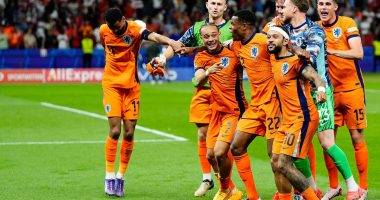 "Dutch Football Strategy Evolves to Euro 2024 Semifinal vs. England – Koeman's Team Prioritizes Defense as De Jong Sits Out, Fans Rally for Weghorst"