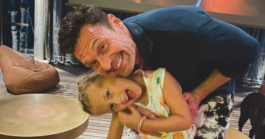 Ryan Seacrest Has Adorable Movie Night With Niece Flora
